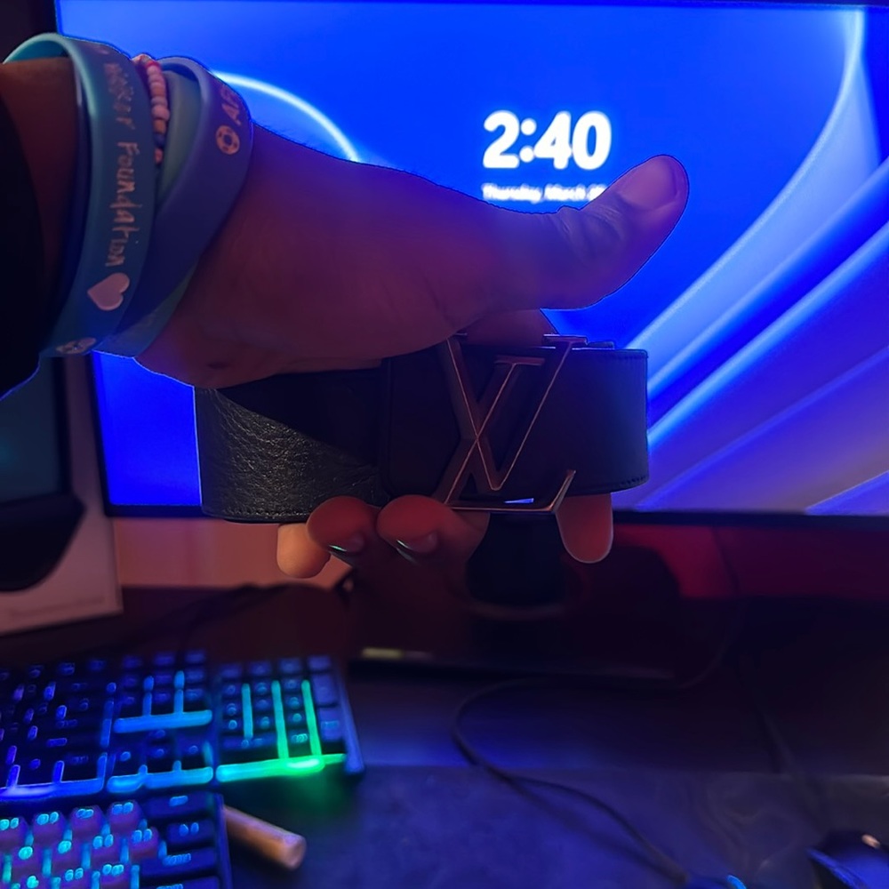 LOUIS VUITTON REVERSIBLE BLACK AND BROWN BELT SZ 34/85 CENTIMETERS